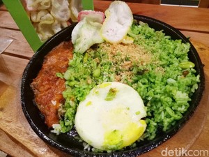 Nasgor Something: Nasi Goreng Hijau berpadu dengan Petai dan Tuna Pedas