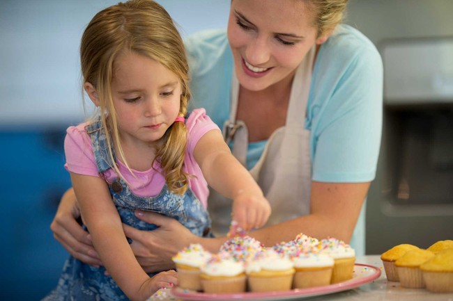 Ini 9 Tips Penting Saat Membuat Kue dengan Si Kecil (2)