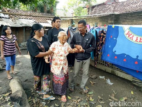 Makyah Tinggal di Kandang Ayam dievakuasi