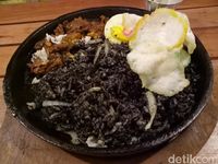Nasgor Something: Nasi Goreng Hijau berpadu dengan Petai dan Tuna Pedas