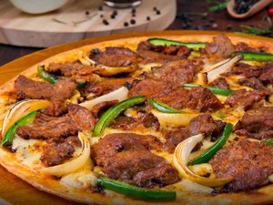 Ada Pizza Topping Rendang dan Tandoori Chicken di Chefs Premium Collection