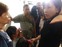 Jenguk Lansia Sakit di Kemayoran, Veronica Cek Program Ahok