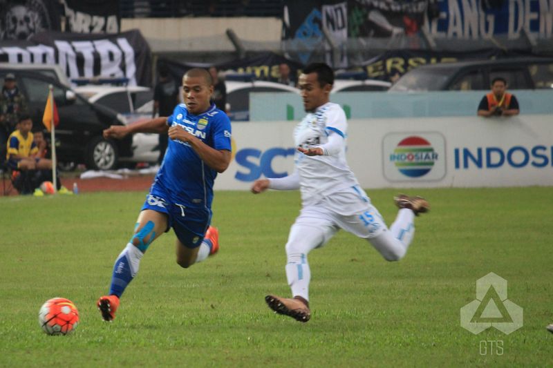 Tantan pemain Persib vs Arema