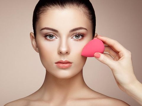 Begini Cara yang Benar Mencuci Beautyblender Menurut Makeup Artist