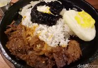 Nasgor Something: Nasi Goreng Hijau berpadu dengan Petai dan Tuna Pedas