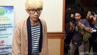 Ekspresi Aming saat dimintai foto oleh awak media. Foto: Noel/detikHOT