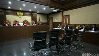 Miryam menyatakan mencabut semua keterangannya di berita acara pemeriksaan (BAP). 