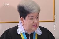 Dibilang Mirip Tokoh Jahat Disney, Hakim Ber-makeup Tebal Angkat Bicara