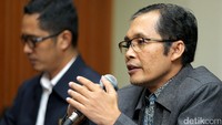 Andi disangka dengan Pasal 2 ayat 1 Undang-undang nomor 20 tahun 2001 tentang Pemberantasan Tindak Pidana Korupsi, juncto Pasal 55 ayat 1 ke-1 KUHP, juncto Pasal 64 ayat 1 KUHP. 
