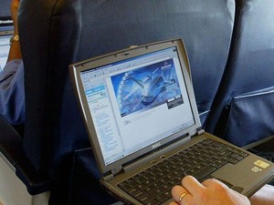 4 Hal yang Perlu Diketahui Soal Larangan Bawa Laptop ke Kabin Pesawat