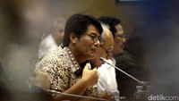 Pada kesempatan ini, Elia menerangkan visi misi yang diembannya ke Komisi VII DPR RI. Sebagai Dirut Pertamina yang baru, Elia bertanggung jawab untuk membawa BUMN perminyakan ini menjadi World Class Energy Company pada 2025.