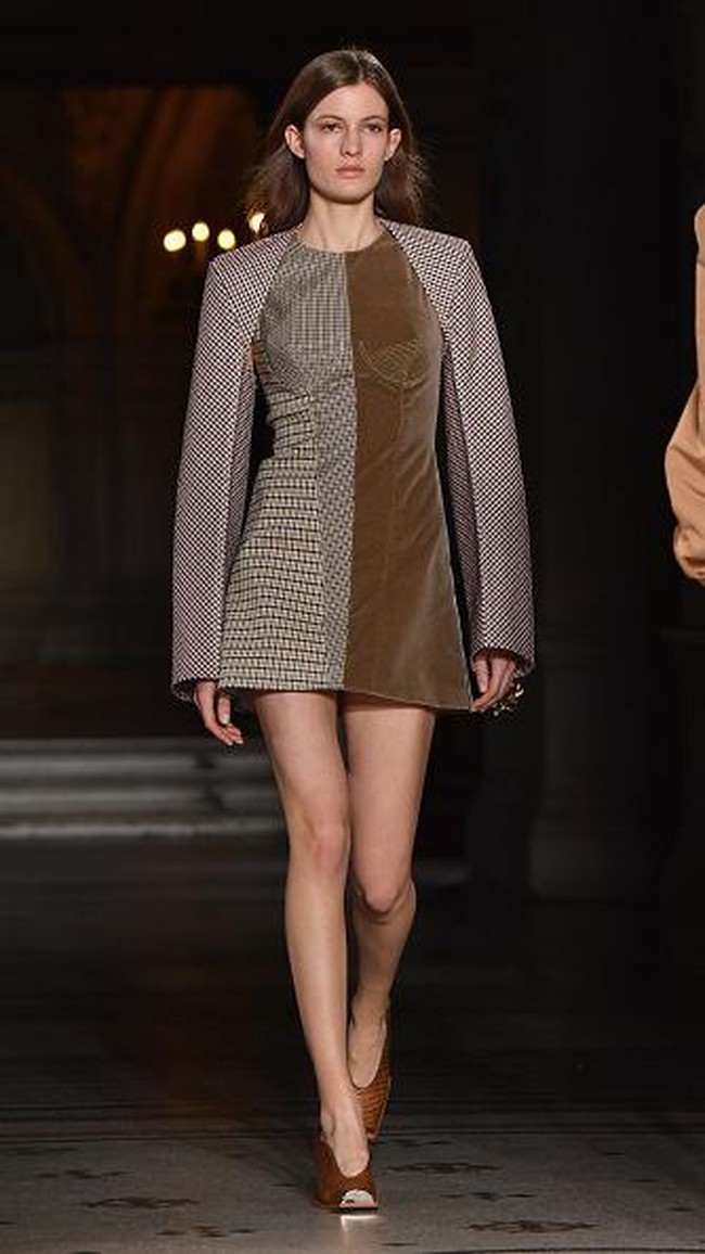 PARIS, FRANCE - MARCH 06: Designer Stella McCartney is seen on the runway during the Stella McCartney show as part of the Paris Fashion Week Womenswear Fall/Winter 2017/2018 on March 6, 2017 in Paris, France. (Photo by Pascal Le Segretain/Getty Images)