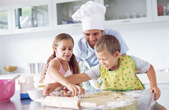 Ini 9 Tips Penting Saat Membuat Kue dengan Si Kecil (1) Ini 9 Tips Penting Saat Membuat Kue dengan Si Kecil (1)