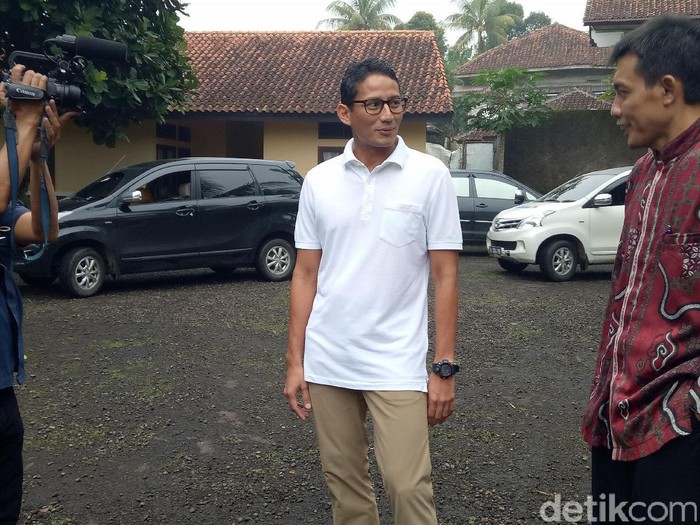 Blusukan di Cianjur, Sandiaga: Jadi Gubernur Jabar Lebih Susah