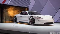 Porsche Taycan saat dipamerkan dalam konsep yang dinamakan Porsche Mission E. Foto: Porsche
