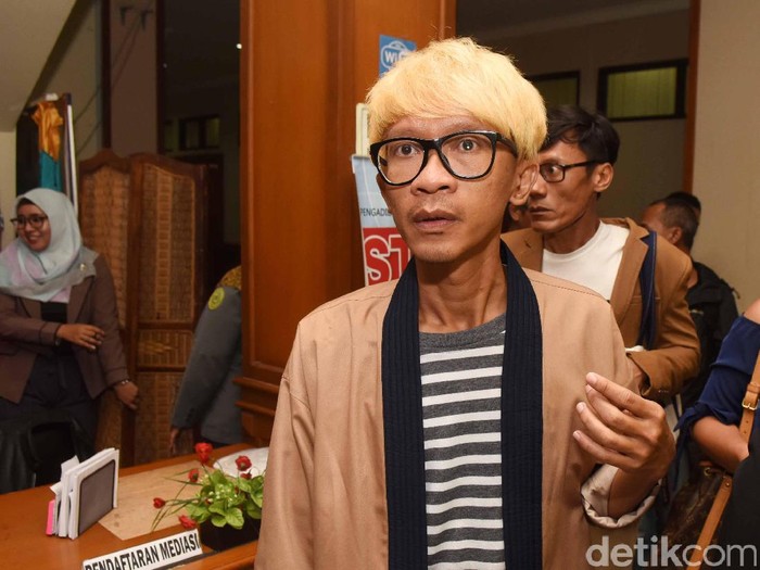 Aming Bicara Soal Ciuman dengan Evelyn yang Tinggalkan Bekas di Bawah Leher