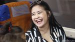 Sst.. Prilly Ternyata Baru Pertama Naik Kereta Api