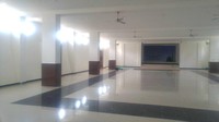 Sebenarnya bangunan terdiri dari 3 lantai. Lantai pertama untuk aula, tempat wudu, dan toilet, kemudian lantai 2 merupakan masjid tempat salat, sedangkan lantai 3 rencananya untuk perpustakaan  (Angling/detikTravel)