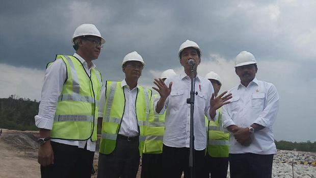Jokowi menargetkan proyek itu akan selesai akhir 2018