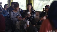Promo tersebut nanti akan digelar mulai pukul 17.00 WIB di Trans Studio Bandung dengan agenda peluncuran OST film Danur oleh Risa Saraswati yang juga penulis buku tersebut. Foto: Asep/detikHOT
