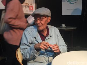 Sastrawan Sapardi Djoko Damono Meninggal Dunia