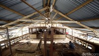 Kapal ini memiliki panjang sekitar 46 meter dan lebar 9 meter.