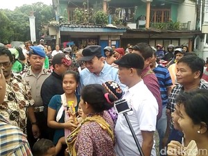 Ahok Kunjungi Warga Sakit di Cilincing dan Tawarkan Umrah