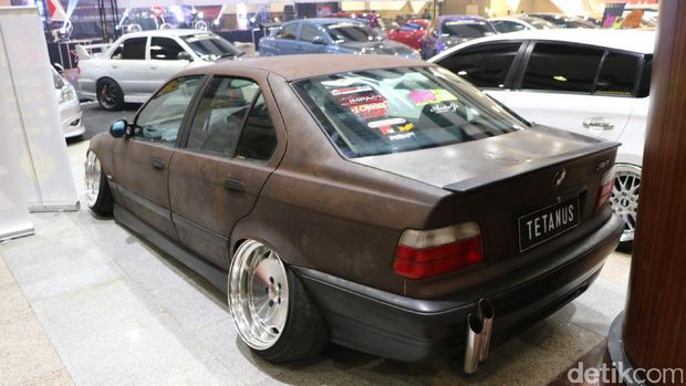 Waduh, BMW Seri 3 Ini Sengaja Dibikin Karatan Pakai Air Keras