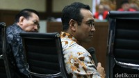 Teguh Juwarno (kanan) dan Taufik Effendi bersaksi untuk terdakwa Irman dan Sugiharto.