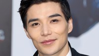 Ludi Lin yang berperan sebagai Zack menjadi Ranger Hitam. Foto: Frederick M. Brown/Getty Images