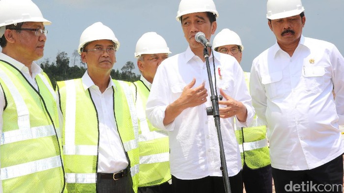 Jokowi dan Menteri PUPR Tinjau Bendungan Sei Gong di Batam