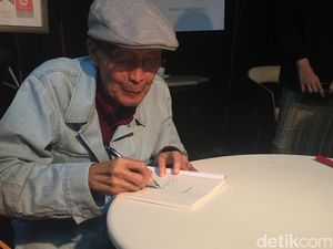 Desain Sampul Novel Trilogi Hujan Bulan Juni Lebih Minimalis
