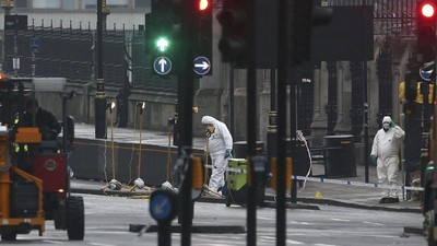 Tim Forensik Investigasi TKP Teror London