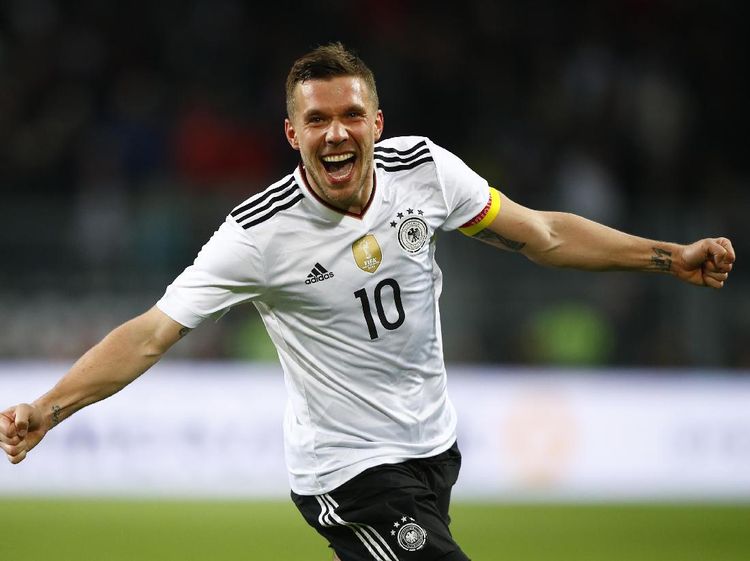 Podolski Menutup Karir Dengan Gol