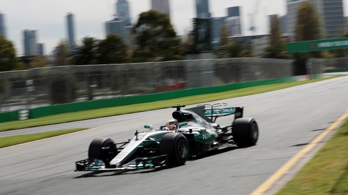 Hamilton Kembali Catat Waktu Tercepat