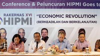 Bahlil Lahadalia (tiga dari kiri) memberikan keterangan pers terkait Rakernas XVI HIPMI.