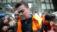 Andi diperiksa KPK selama kira-kira 15 jam.