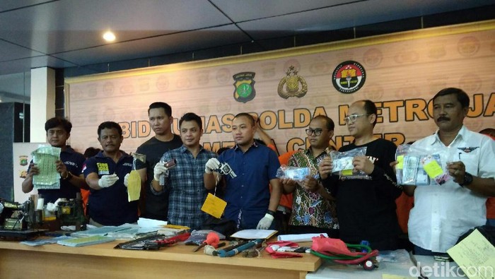 Polisi Tangkap Pencuri Modus Pecah Kaca Mobil di Jagakarsa