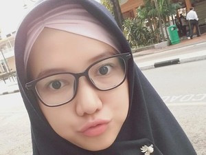 Mengenal Ariska Wigatiningtyas, DJ Berhijab yang Viral karena Cadar