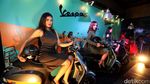 Deretan Model Seksi di Atas Skuter Piaggio