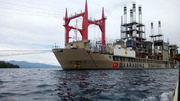 Kapal 'Genset Raksasa' Turki Terangi Ambon
