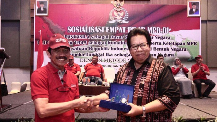 100 Mahasiswa se-Sulsel Ikut Sosialisasi 4 Pilar MPR Metode Outbond