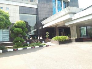 Perry dan Wimboh Merapat ke Kantor Sri Mulyani, Bahas Apa?