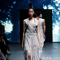 Jeffry Tan mengangkat tema White Stories di Plaza Indonesia Fashion Week 2017 Lt 8, Plaza Indonesia. Jakarta. [Foto: Mohammad Abduh/Wolipop]