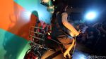Deretan Model Seksi di Atas Skuter Piaggio