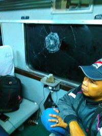 Penampakan Kaca KA Serayu yang Rusak dan Pecah Saat 