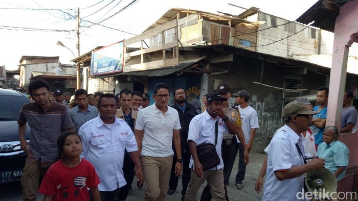 Warga Belum Dapat KJS, Sandiaga: Makanya Cepat Ganti Gubernur