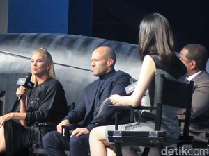 Charlize Theron Nikmati Peran Sebagai Psikopat Keji di Fast & Furious 8