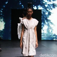 Jeffry Tan mengangkat tema White Stories di Plaza Indonesia Fashion Week 2017 Lt 8, Plaza Indonesia. Jakarta. [Foto: Mohammad Abduh/Wolipop]