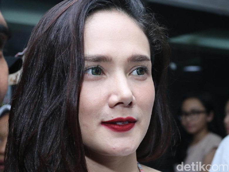 Pakai Riasan Gotik, Mulan Jameela Malah Dihujat Pakai Riasan Gotik, Mulan Jameela Malah Dihujat